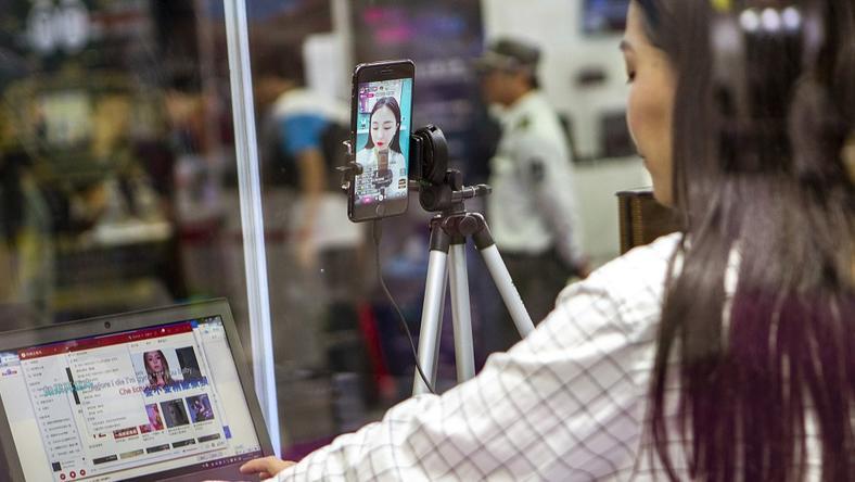 微博刷水事件:头部KOL太贵,才养活了一批假网红